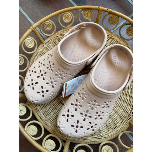 Crocs Classic Floral Cut-Out Clogs, Pink Caramel NEW - Picture 2 of 5